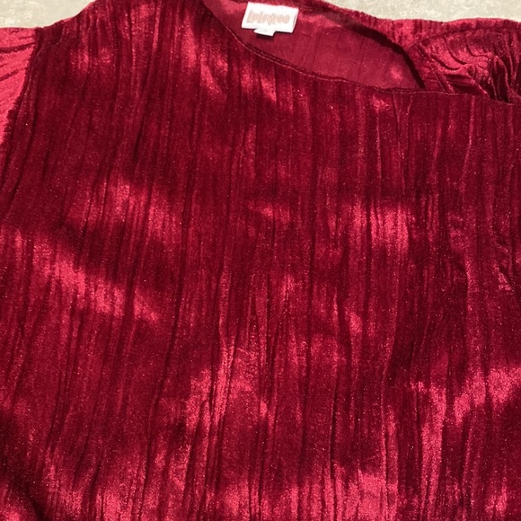 NEW LuLaRoe Shirley crushed red velvet - Picture 6 of 7